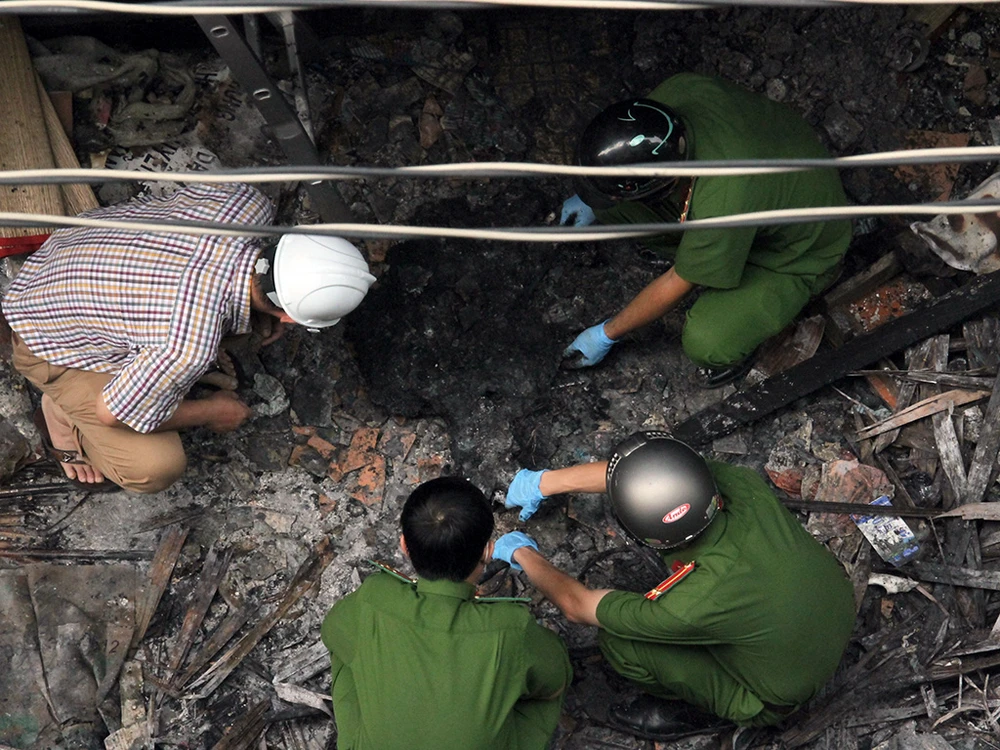 Vụ cháy ở đường Lê Văn Sỹ: Căng mắt tìm manh mối ảnh 11